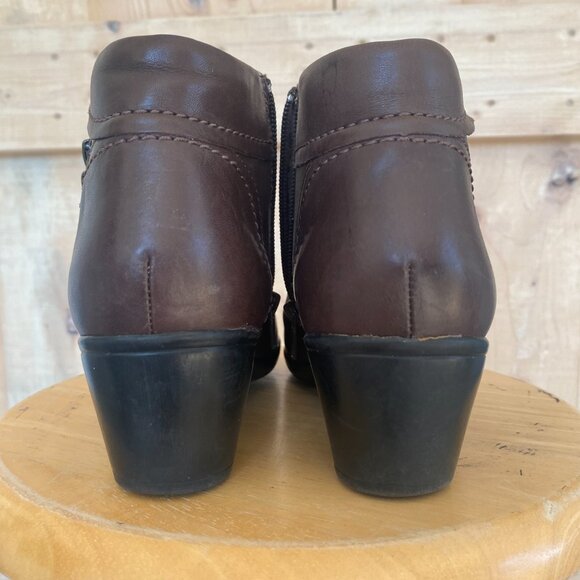 Clarks brown leather ankle boots. Size 9N - Picture 8 of 11